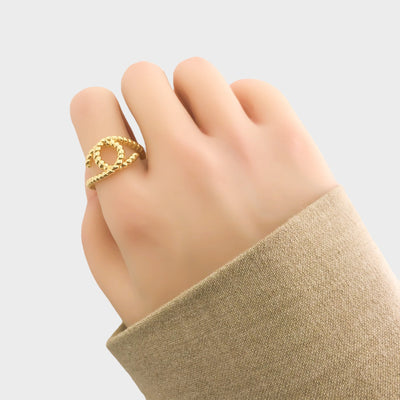 TWISTED LOOP RING