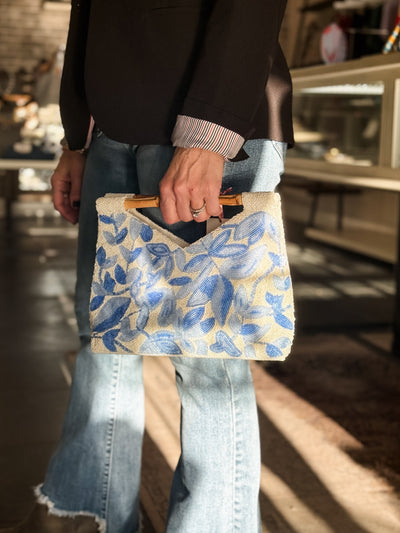 PERIWINKLE CUT OUT BAMBOO HANDLE CLUTCH