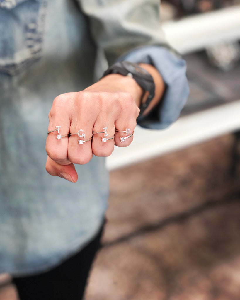 INITIAL RING Y CHAKARR